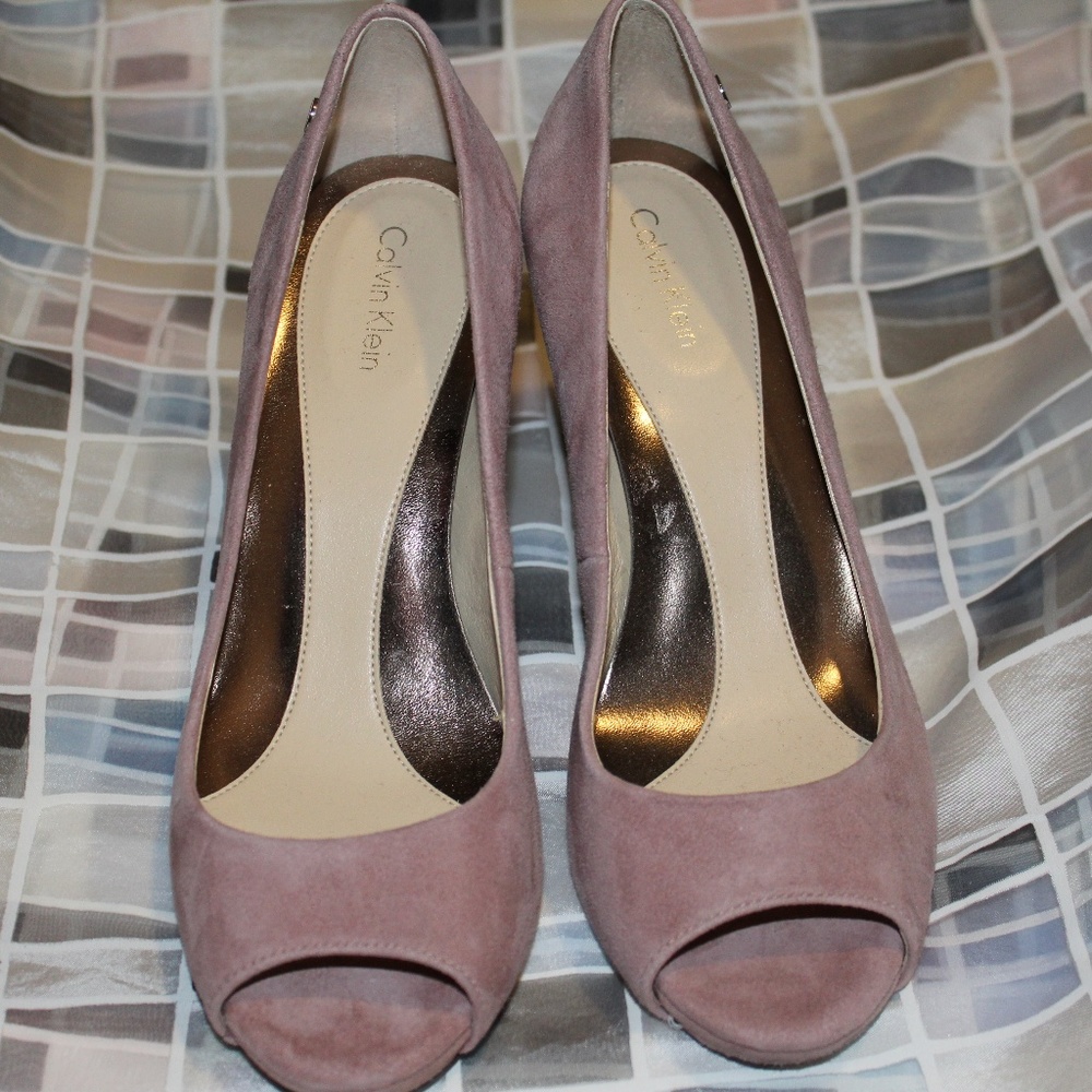 Calvin Klein  pink velvet shoes